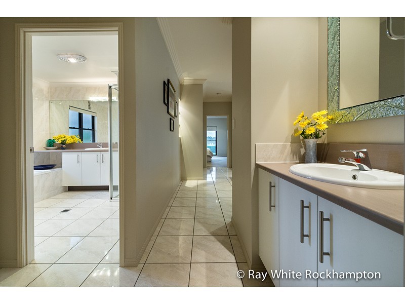 1 Connemara Drive, Kawana QLD 4701