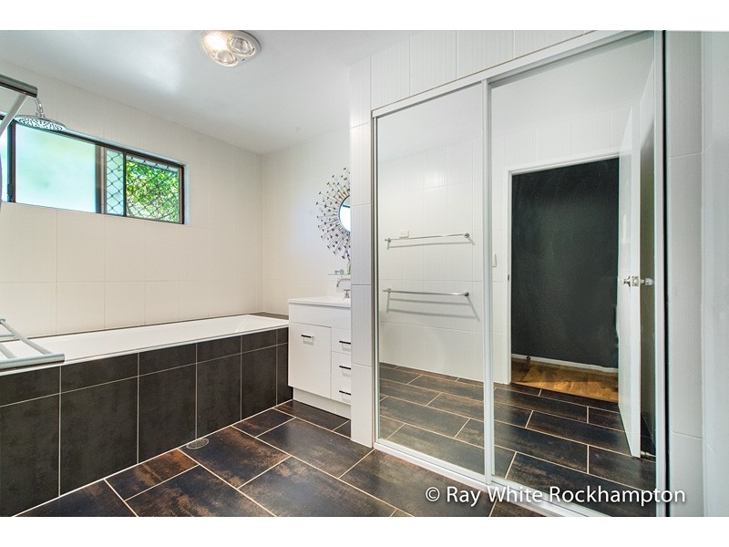 1 Buxton Drive, Gracemere QLD 4702