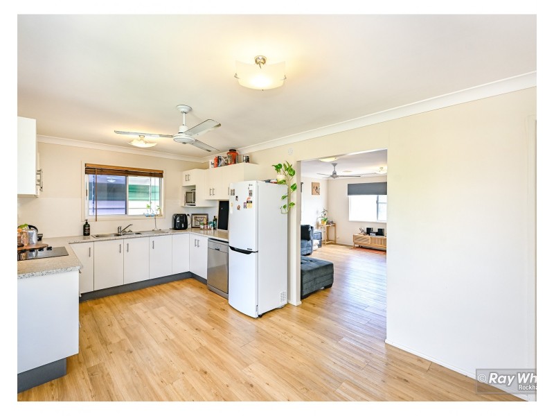 112 Stenlake Avenue, Kawana QLD 4701