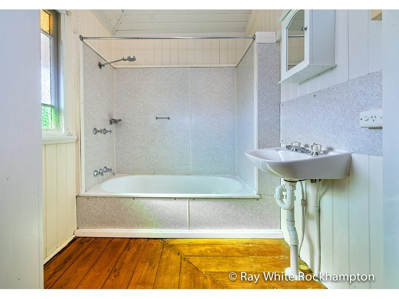 337 East Street, Depot Hill QLD 4700