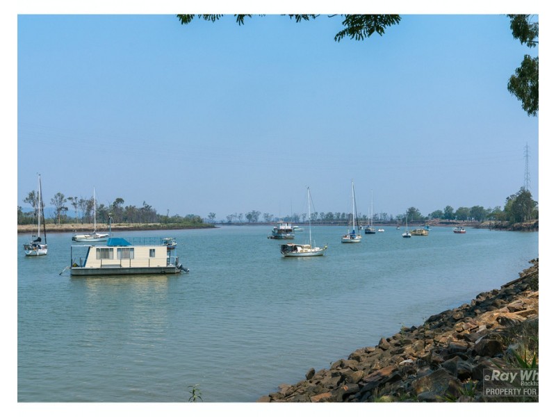 42 Wharf Street, Depot Hill QLD 4700