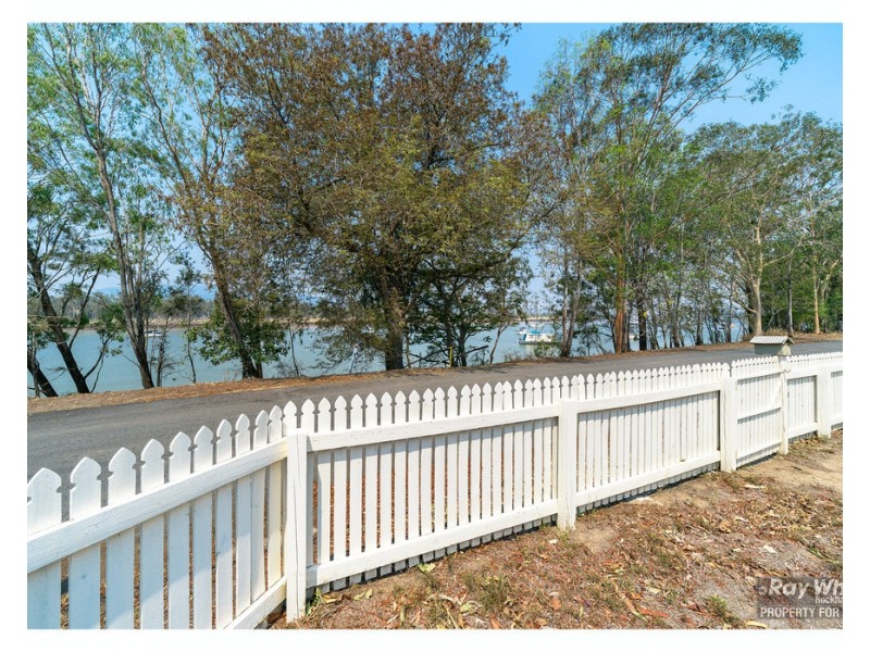 42 Wharf Street, Depot Hill QLD 4700