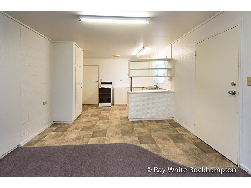 2/102A Bawden Street, Berserker QLD 4701