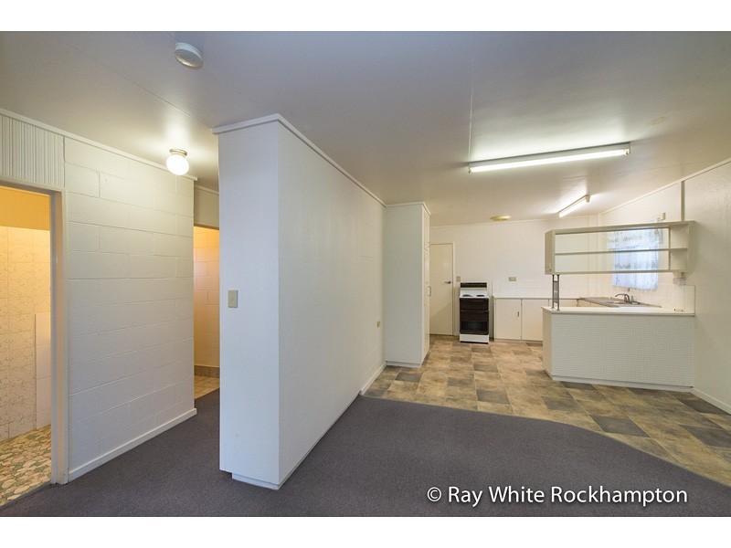 2/102A Bawden Street, Berserker QLD 4701
