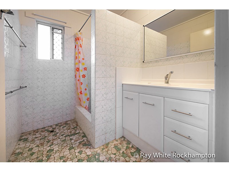 2/102A Bawden Street, Berserker QLD 4701