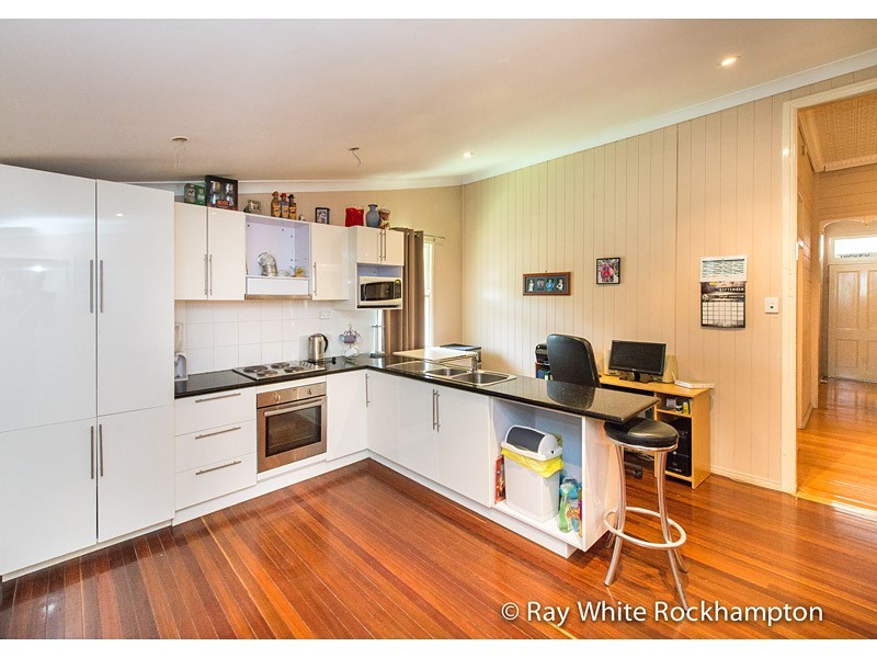 90 West Street, The Range QLD 4700