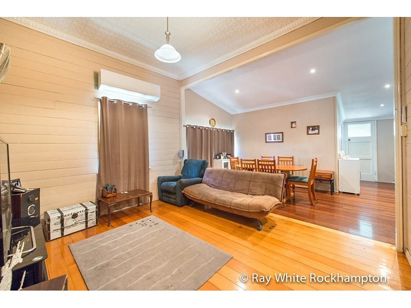 90 West Street, The Range QLD 4700