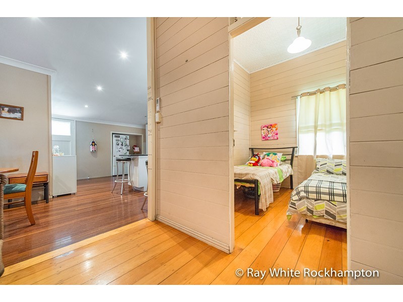 90 West Street, The Range QLD 4700