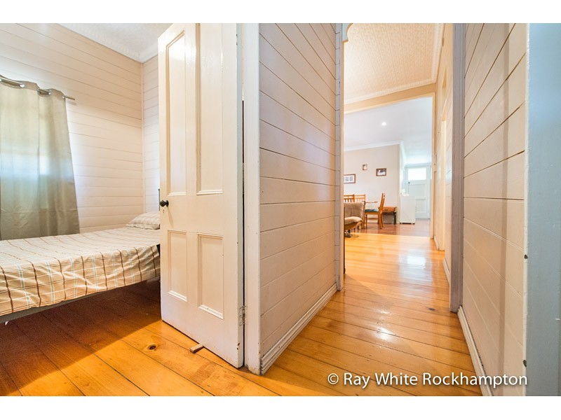 90 West Street, The Range QLD 4700