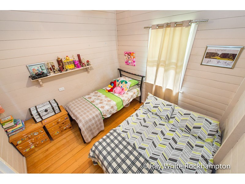 90 West Street, The Range QLD 4700