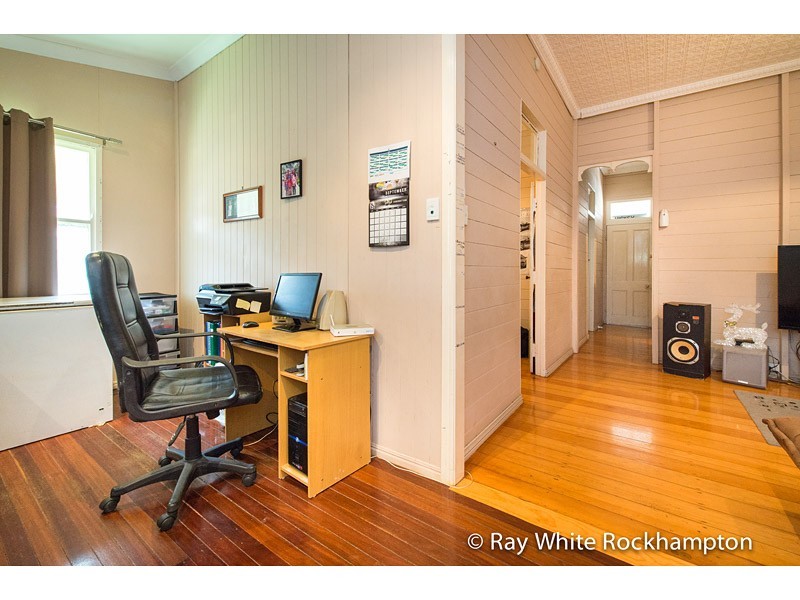 90 West Street, The Range QLD 4700