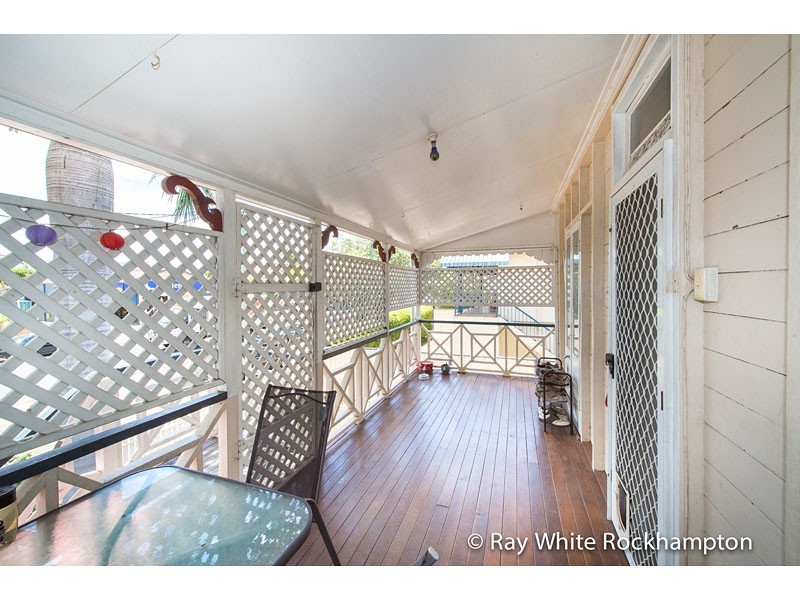 90 West Street, The Range QLD 4700