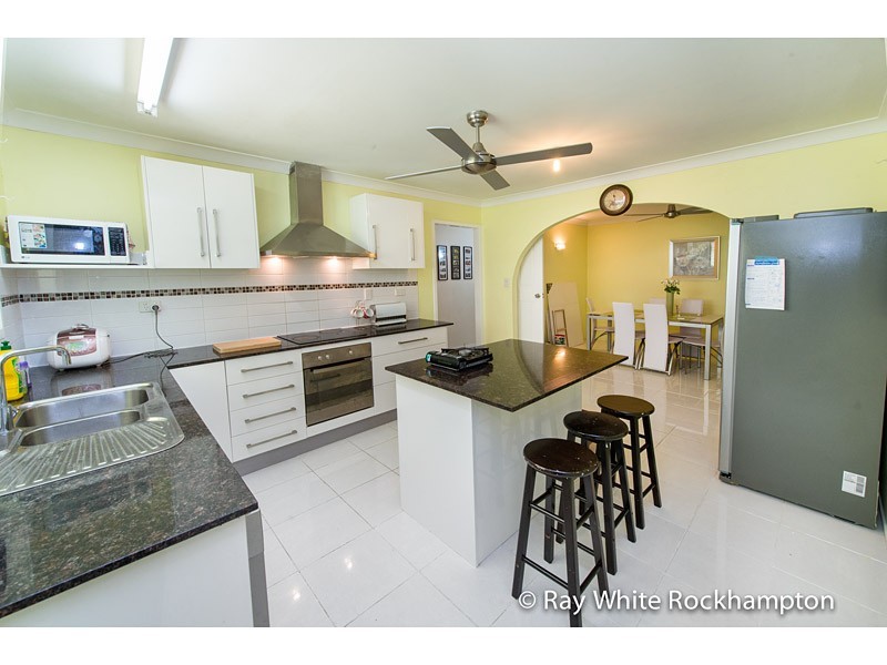 17 Hardy Avenue, Park Avenue QLD 4701