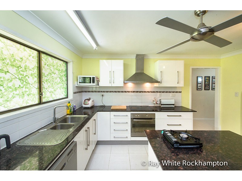 17 Hardy Avenue, Park Avenue QLD 4701