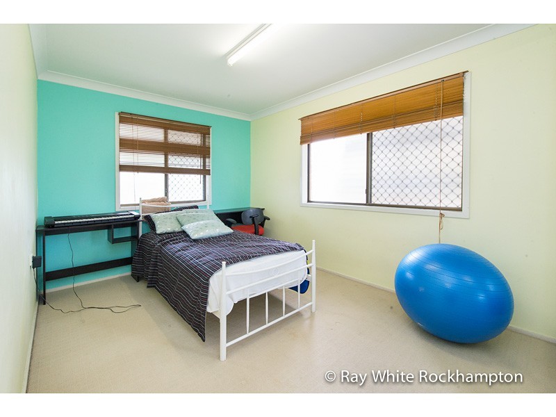17 Hardy Avenue, Park Avenue QLD 4701