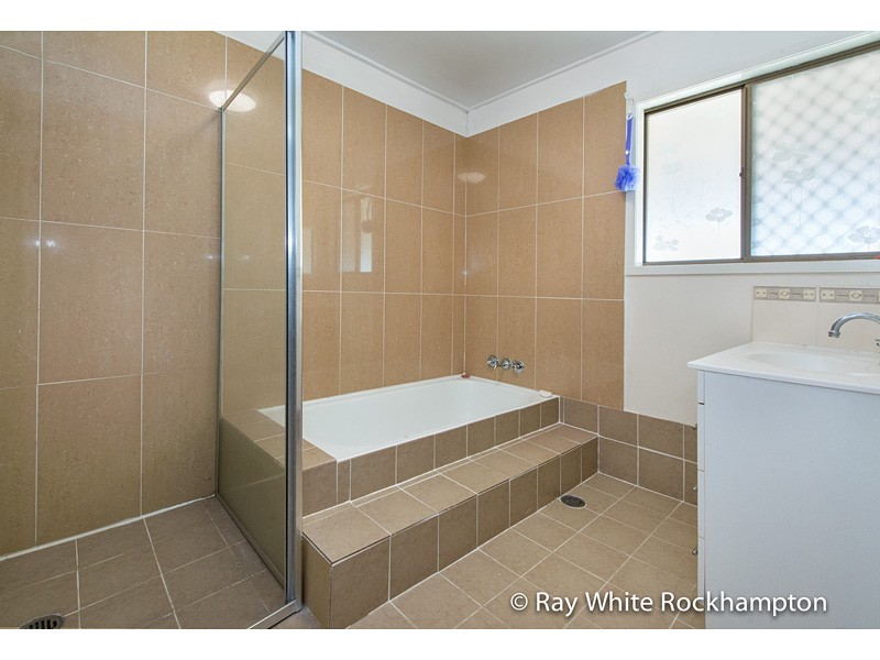 17 Hardy Avenue, Park Avenue QLD 4701