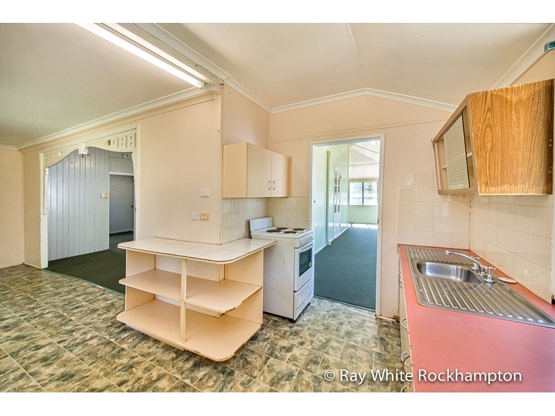 16 Armstrong Street, Berserker QLD 4701