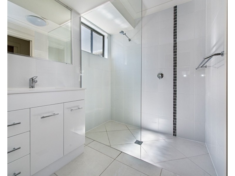2/77 Livingstone Street, Berserker QLD 4701