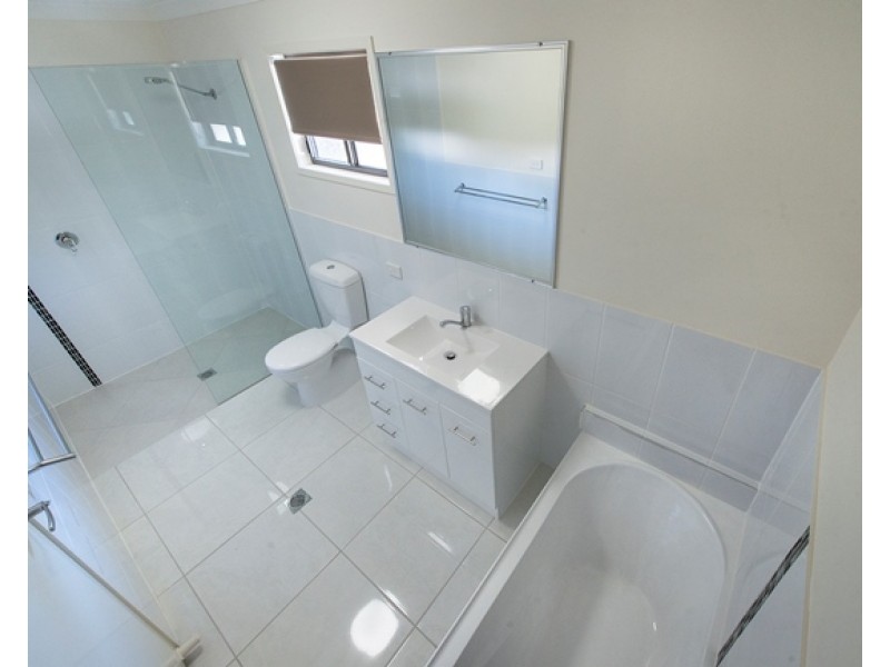 2/77 Livingstone Street, Berserker QLD 4701