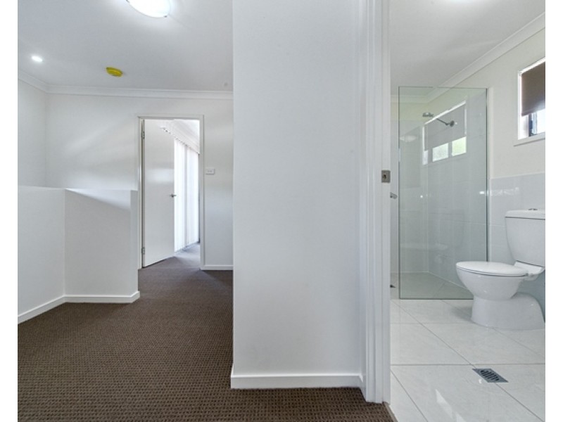 2/77 Livingstone Street, Berserker QLD 4701