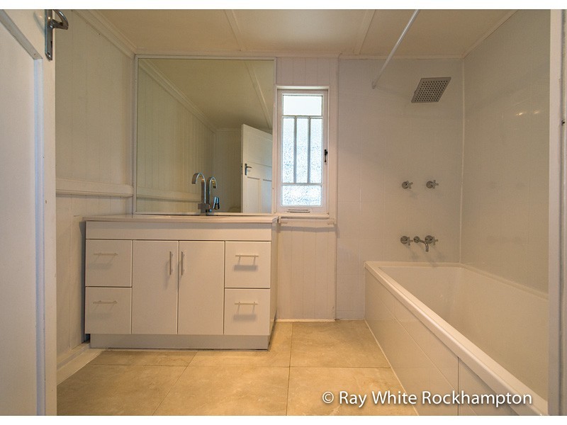 113 Livingstone Street, Berserker QLD 4701