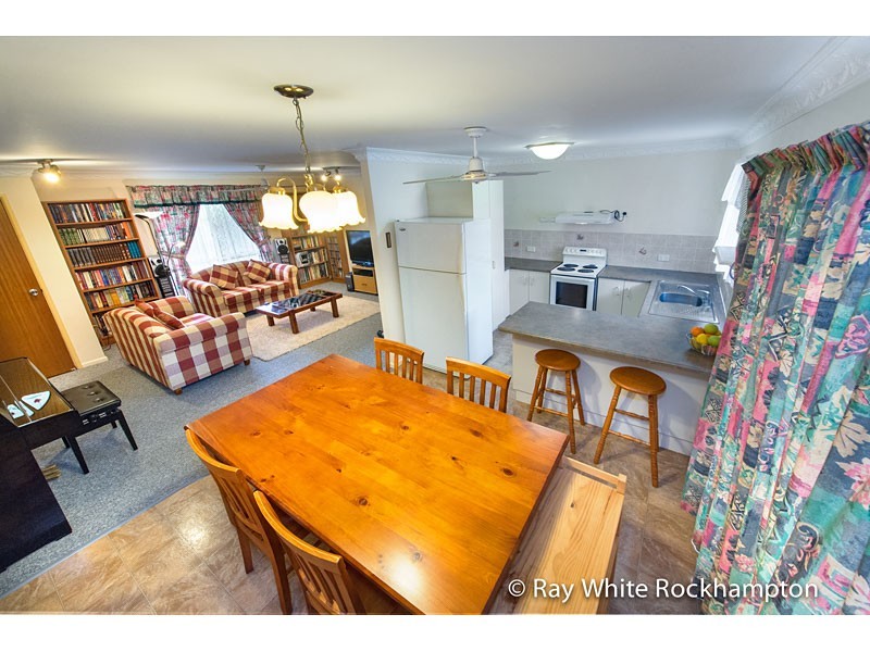 4 Bloomfield Street, Kawana QLD 4701