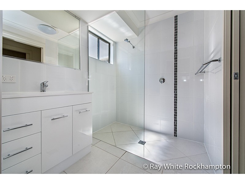 77 Livingstone Street, Berserker QLD 4701