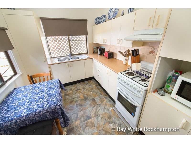 938 Yaamba Road, Parkhurst QLD 4702