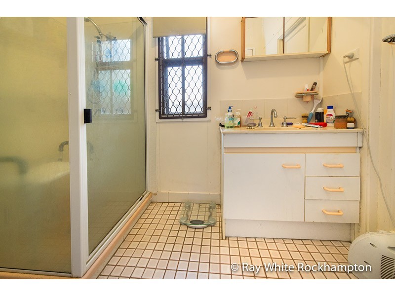 938 Yaamba Road, Parkhurst QLD 4702