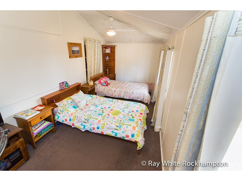 938 Yaamba Road, Parkhurst QLD 4702