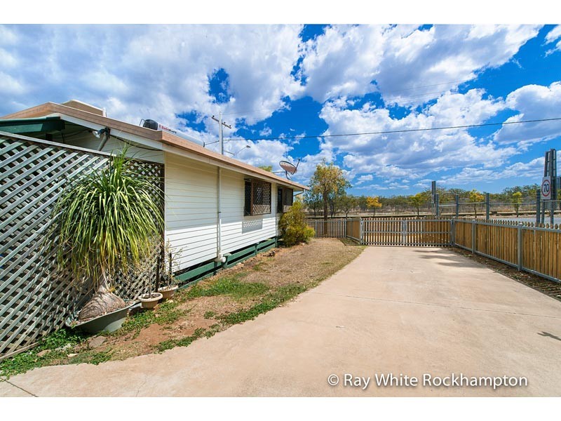 938 Yaamba Road, Parkhurst QLD 4702