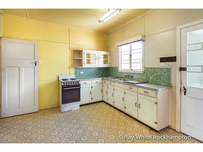 33 Armstrong Street, Berserker QLD 4701