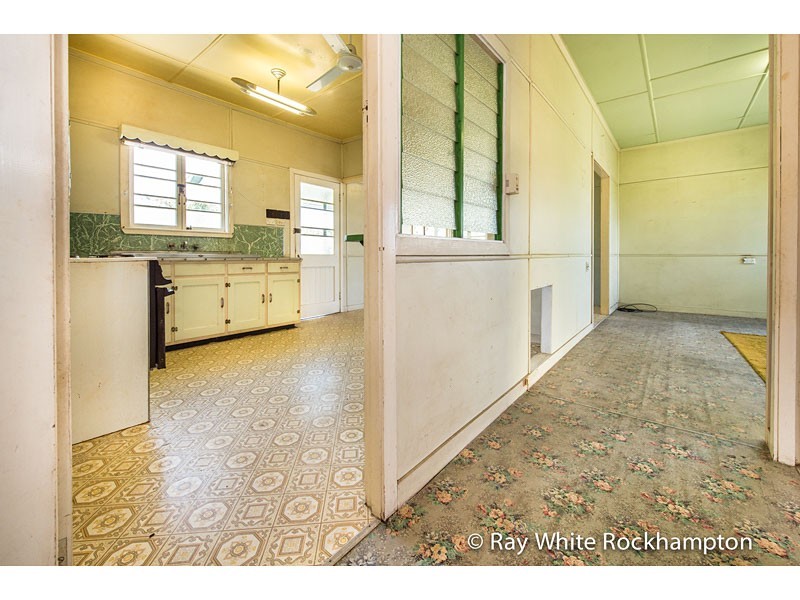 33 Armstrong Street, Berserker QLD 4701