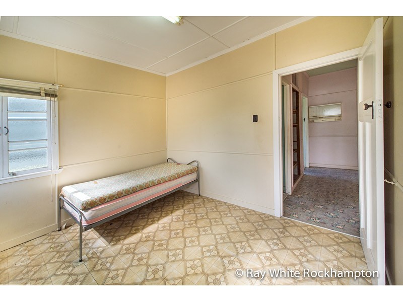 33 Armstrong Street, Berserker QLD 4701