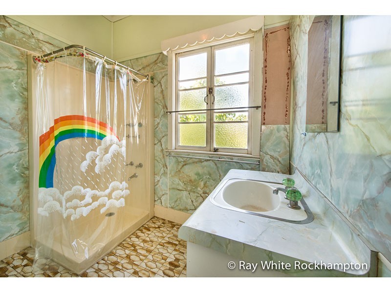 33 Armstrong Street, Berserker QLD 4701