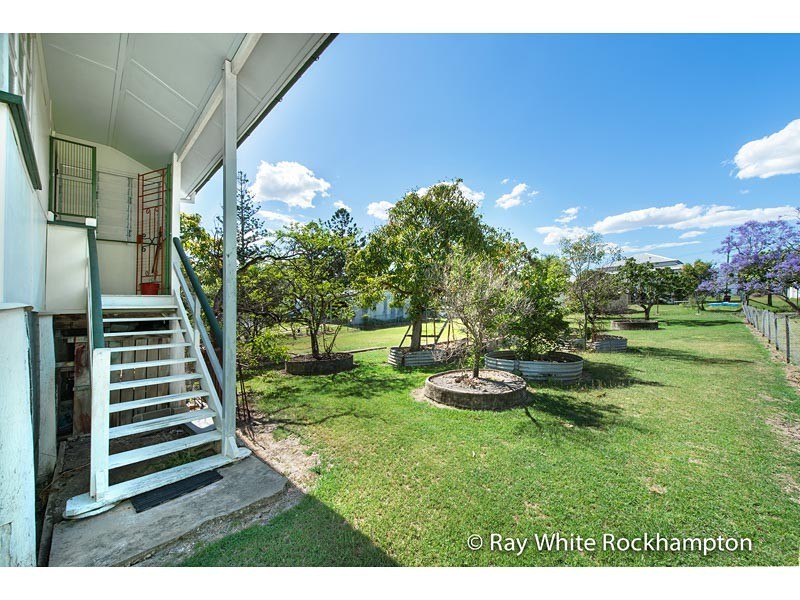 33 Armstrong Street, Berserker QLD 4701