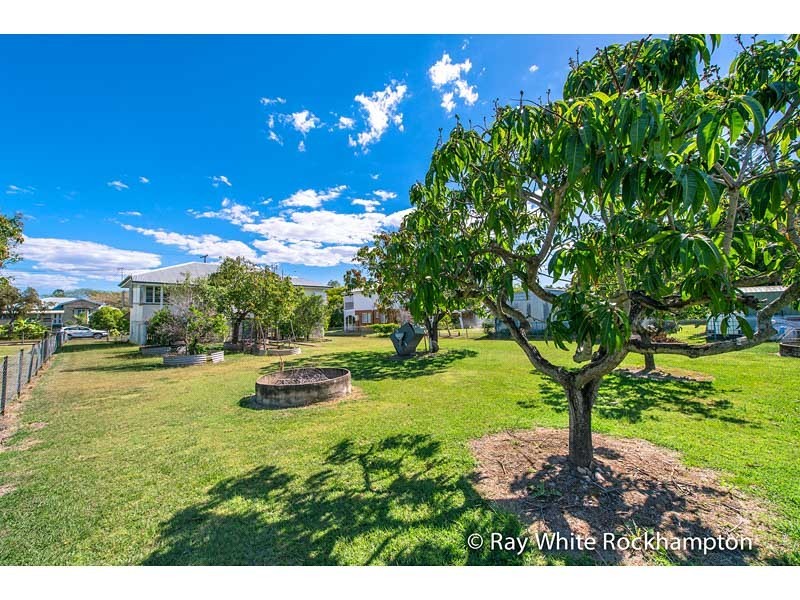 33 Armstrong Street, Berserker QLD 4701