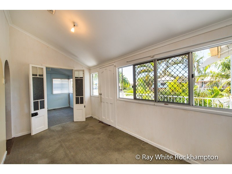 378 East Street, Depot Hill QLD 4700