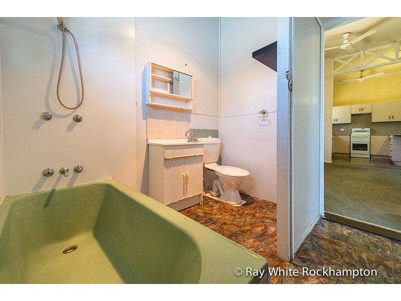 378 East Street, Depot Hill QLD 4700