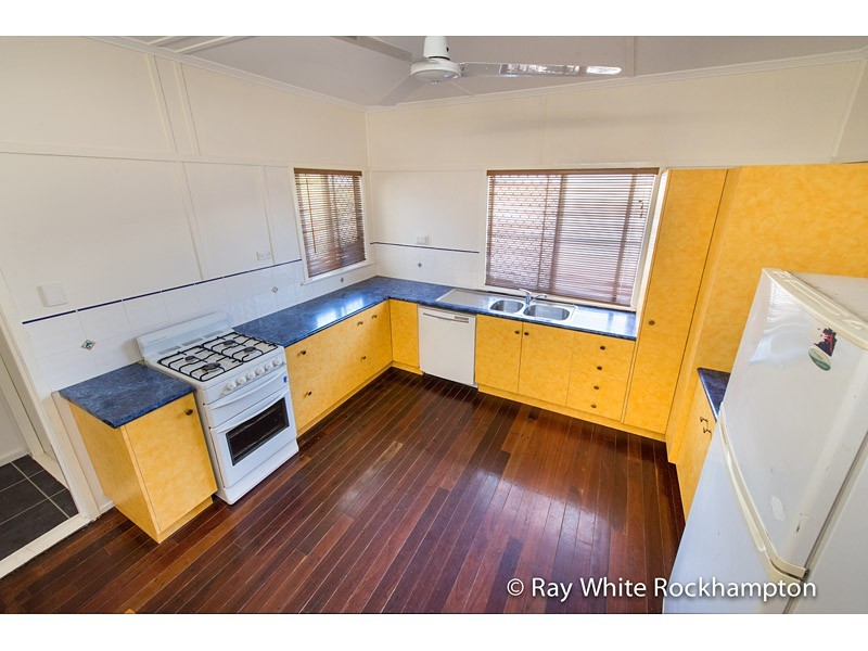 10 Wilmington Street, Kawana QLD 4701