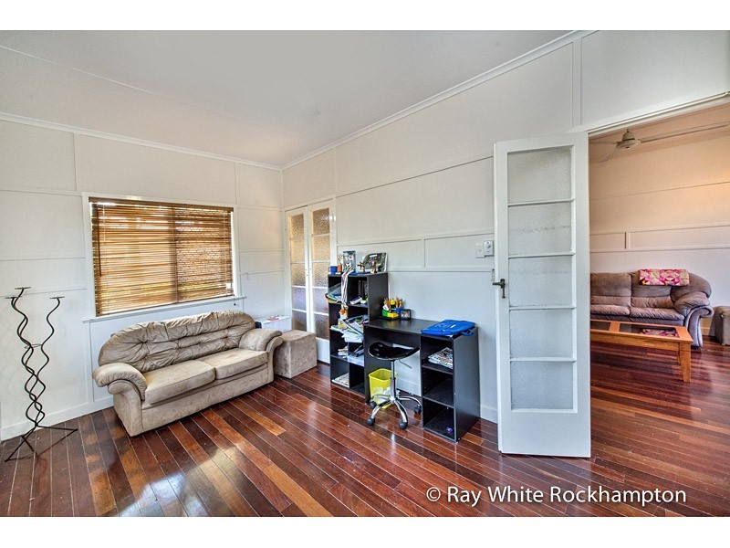 10 Wilmington Street, Kawana QLD 4701