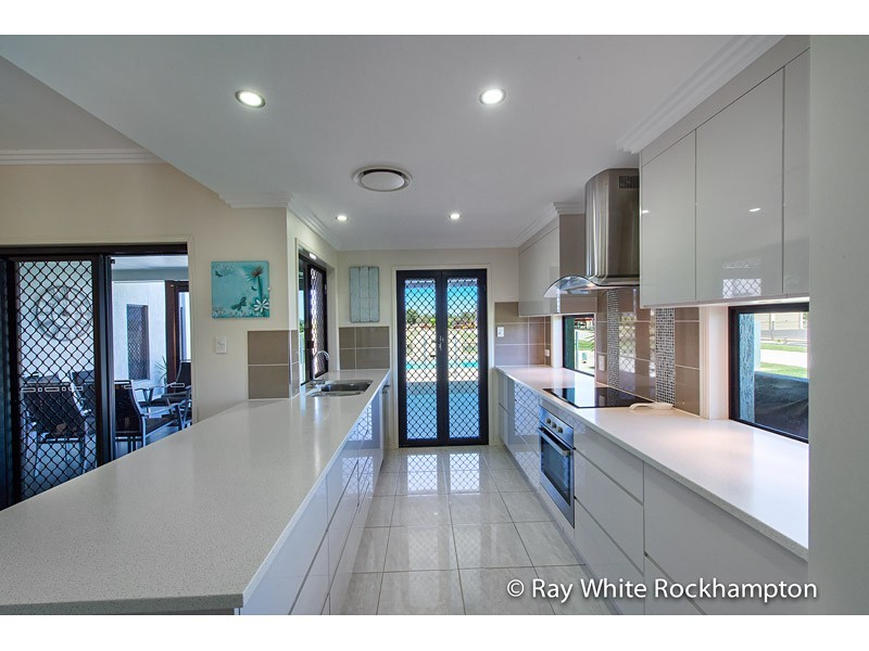 9 Robertson Road, Gracemere QLD 4702