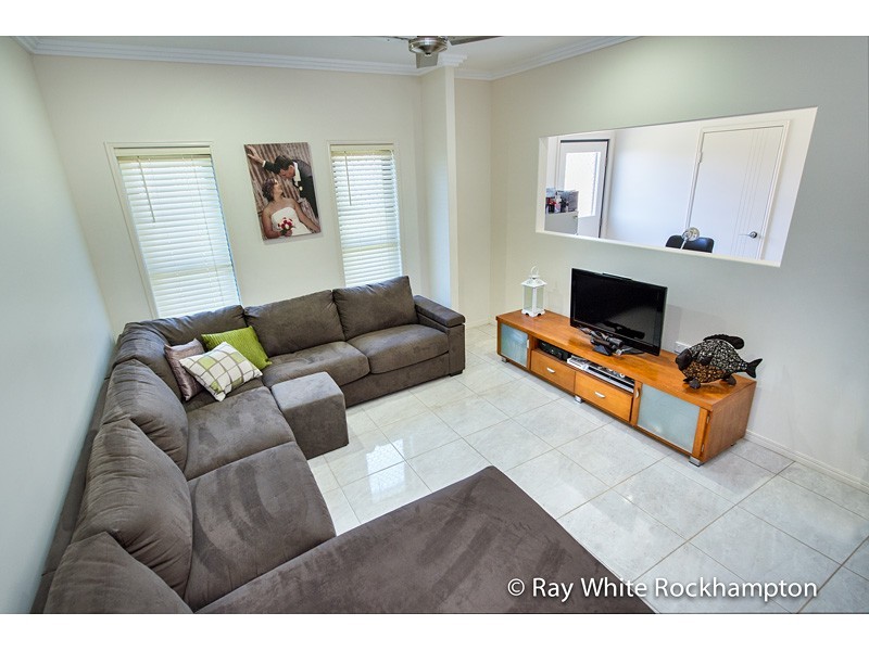 9 Robertson Road, Gracemere QLD 4702