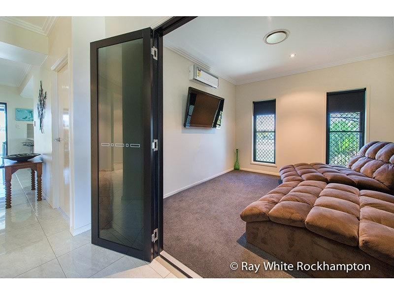 9 Robertson Road, Gracemere QLD 4702