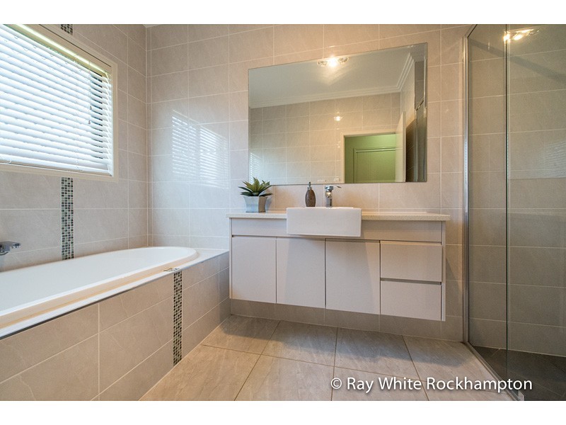 9 Robertson Road, Gracemere QLD 4702