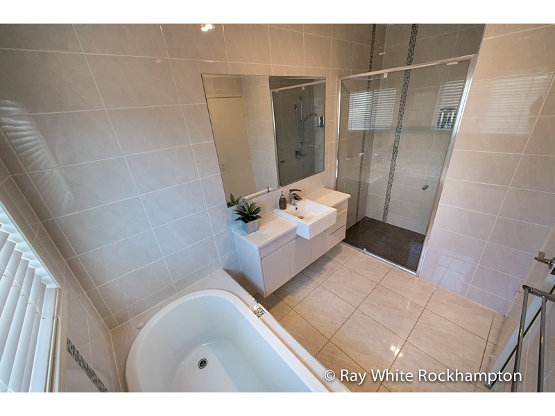 9 Robertson Road, Gracemere QLD 4702