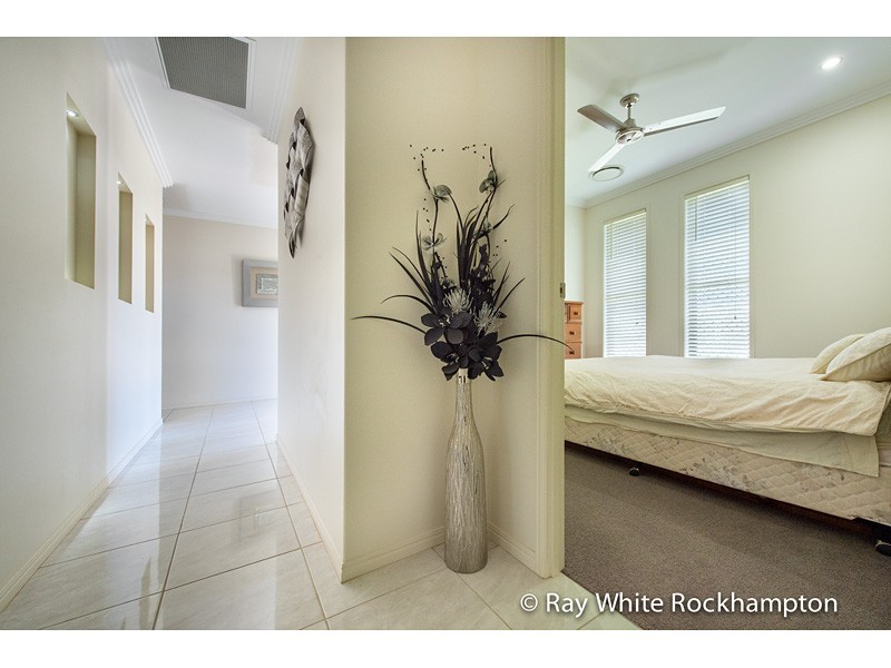 9 Robertson Road, Gracemere QLD 4702