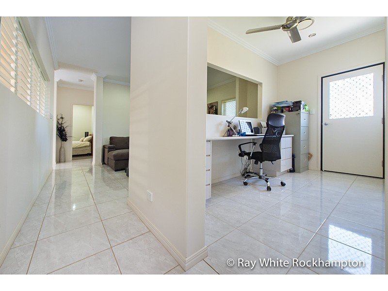 9 Robertson Road, Gracemere QLD 4702