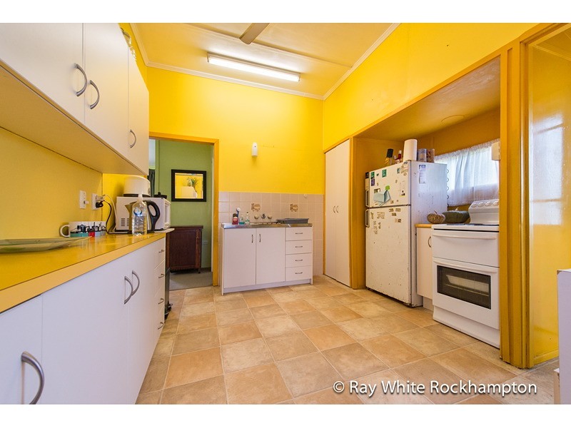 6 Medcraf Street, Park Avenue QLD 4701