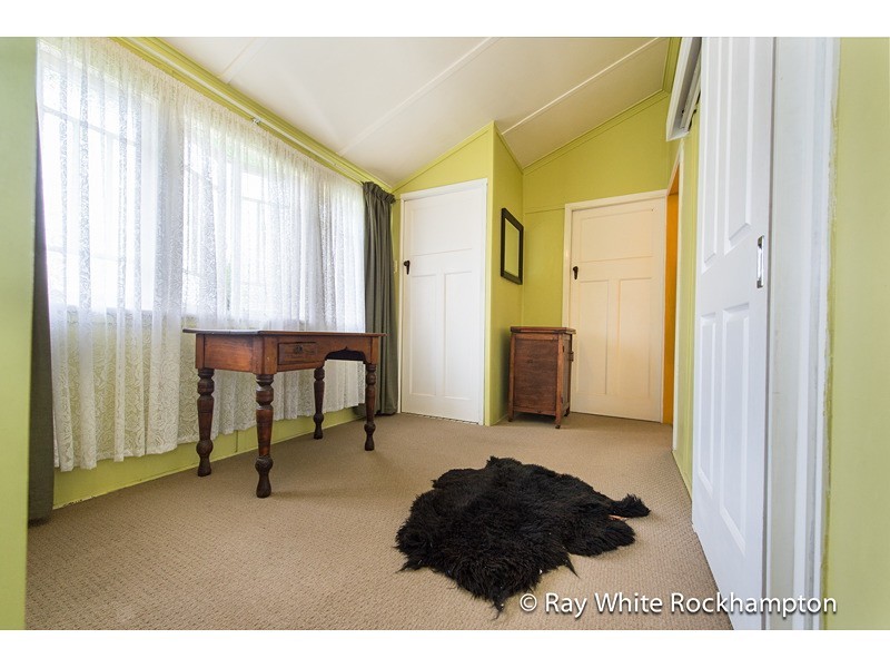 6 Medcraf Street, Park Avenue QLD 4701